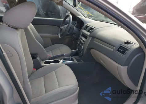 2010 Ford Fusion Se z USA, uszkodzony, nr VIN 3FAHP0HA3AR266146